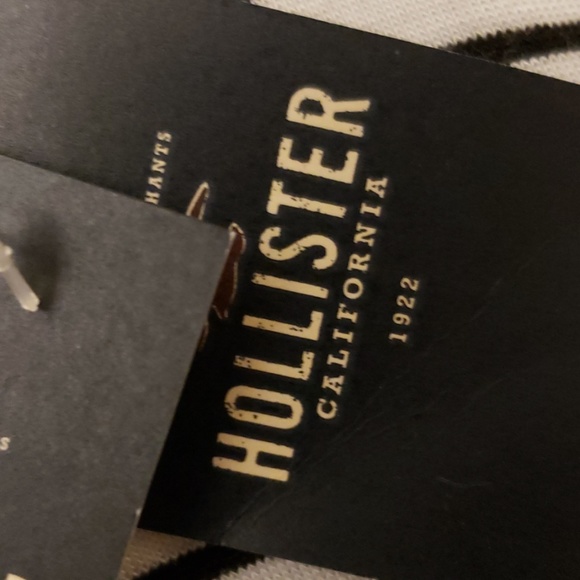 HOLLISTER STRIPE TEE SIZE MEDIUM - Picture 8 of 8